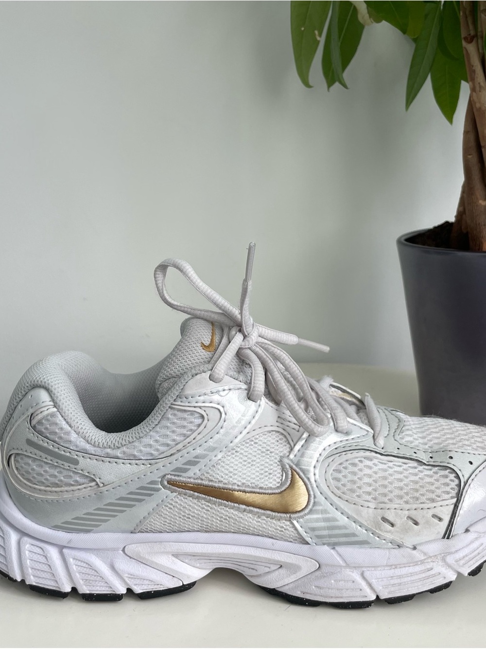 Women Size 5.5 Nike V5 RNR White Photon Dust Gold Shoes Boy 4Y